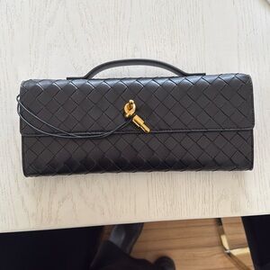 Brand New BOTTEGA VENETA Andiamo bag clutch black gold